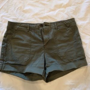 Mid rise shorts